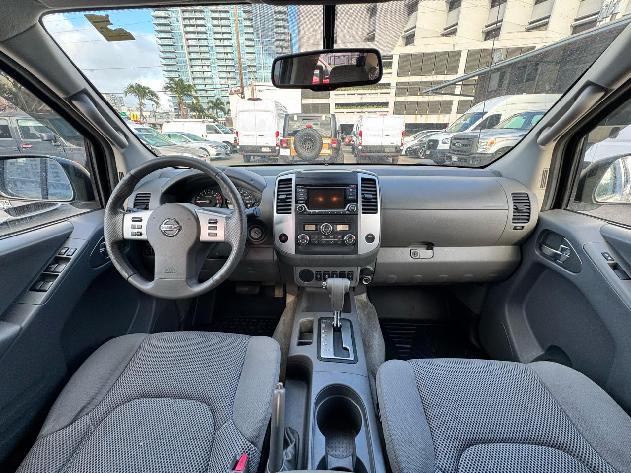 Nissan Frontier 2WD Crew Cab SWB Auto SV 2015
