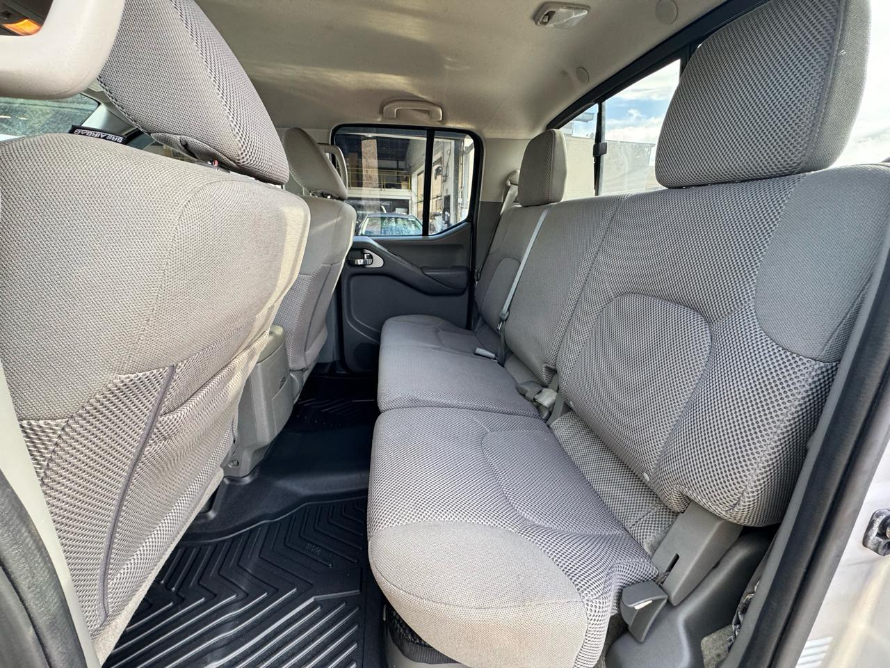 Nissan Frontier 2WD Crew Cab SWB Auto SV 2015
