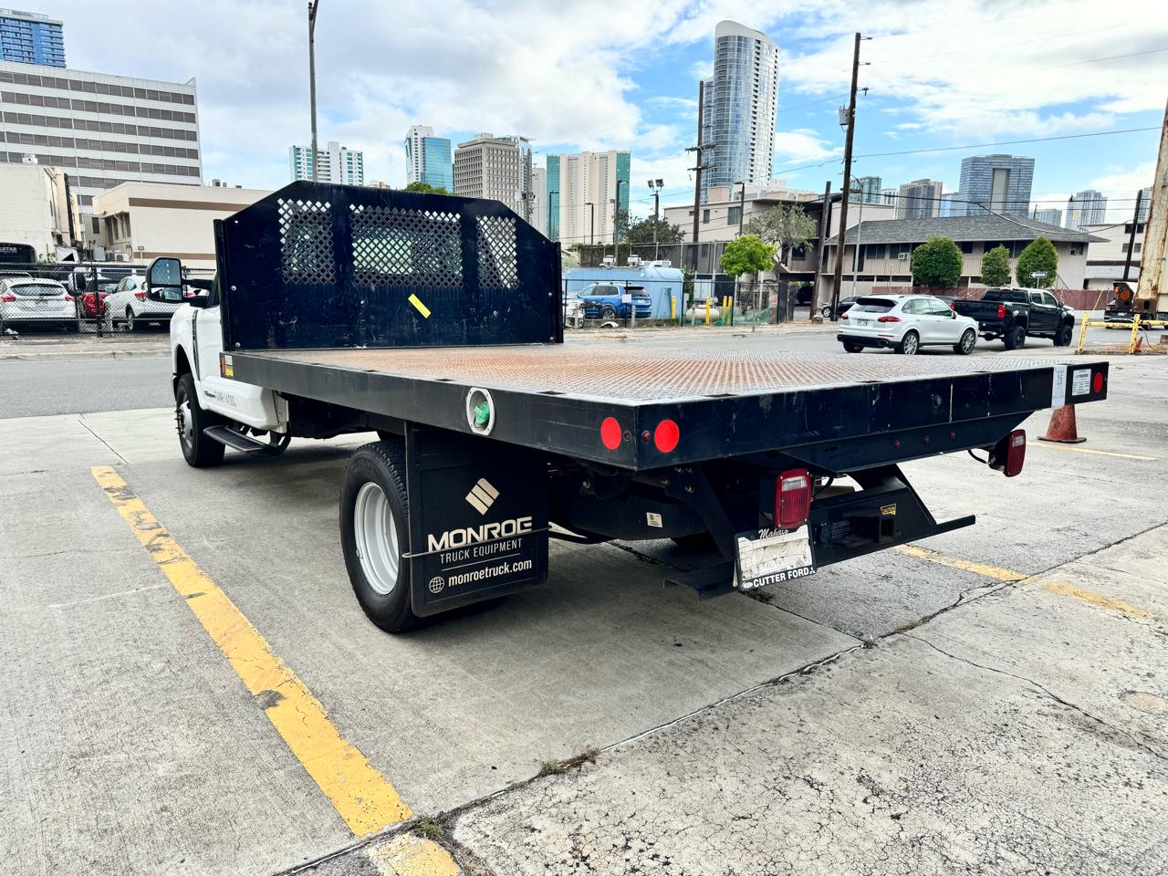 Ford Super Duty F-350 DRW XLT 4WD Reg Cab 145" WB 60" CA 2023