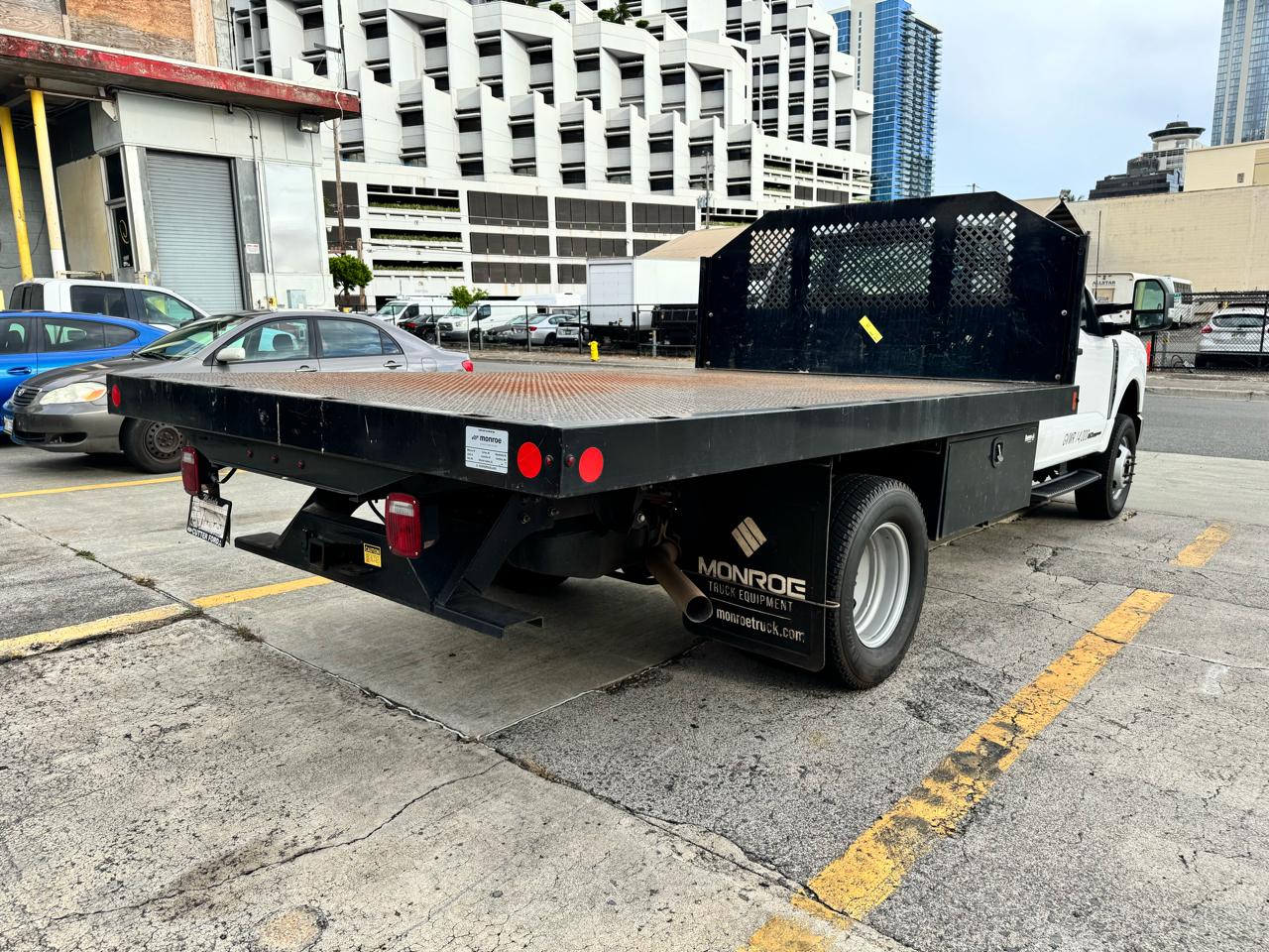 Ford Super Duty F-350 DRW XLT 4WD Reg Cab 145" WB 60" CA 2023