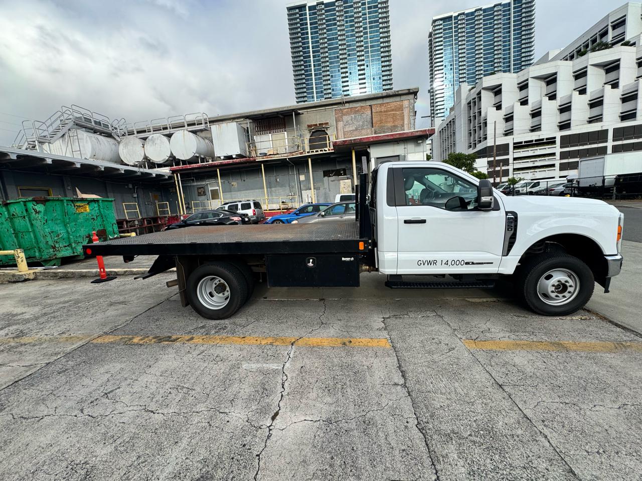 Ford Super Duty F-350 DRW XLT 4WD Reg Cab 145" WB 60" CA 2023