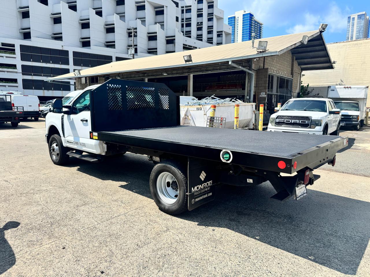 Ford Super Duty F-350 DRW XLT 4WD Reg Cab 145" WB 60" CA 2023