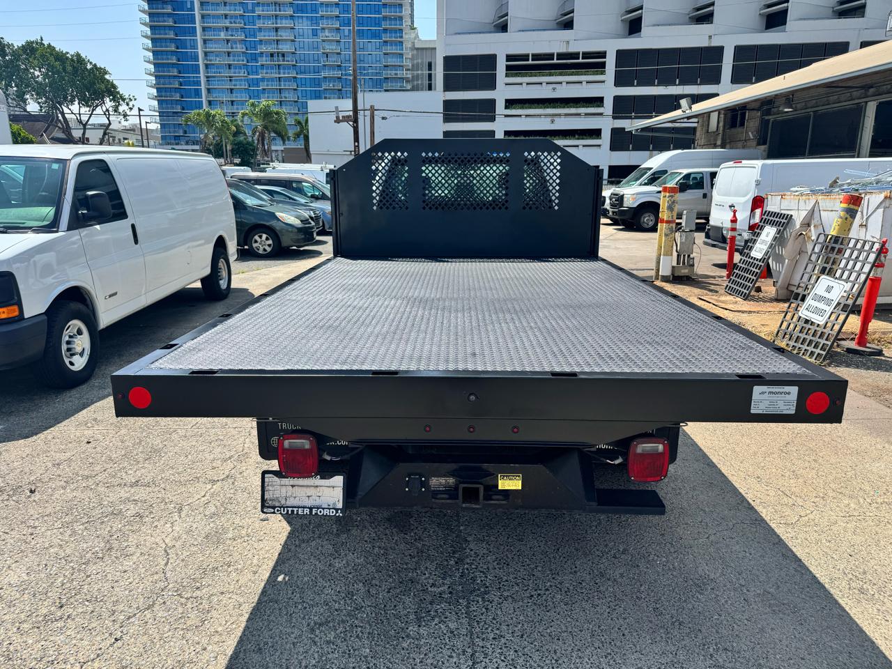 Ford Super Duty F-350 DRW XLT 4WD Reg Cab 145" WB 60" CA 2023