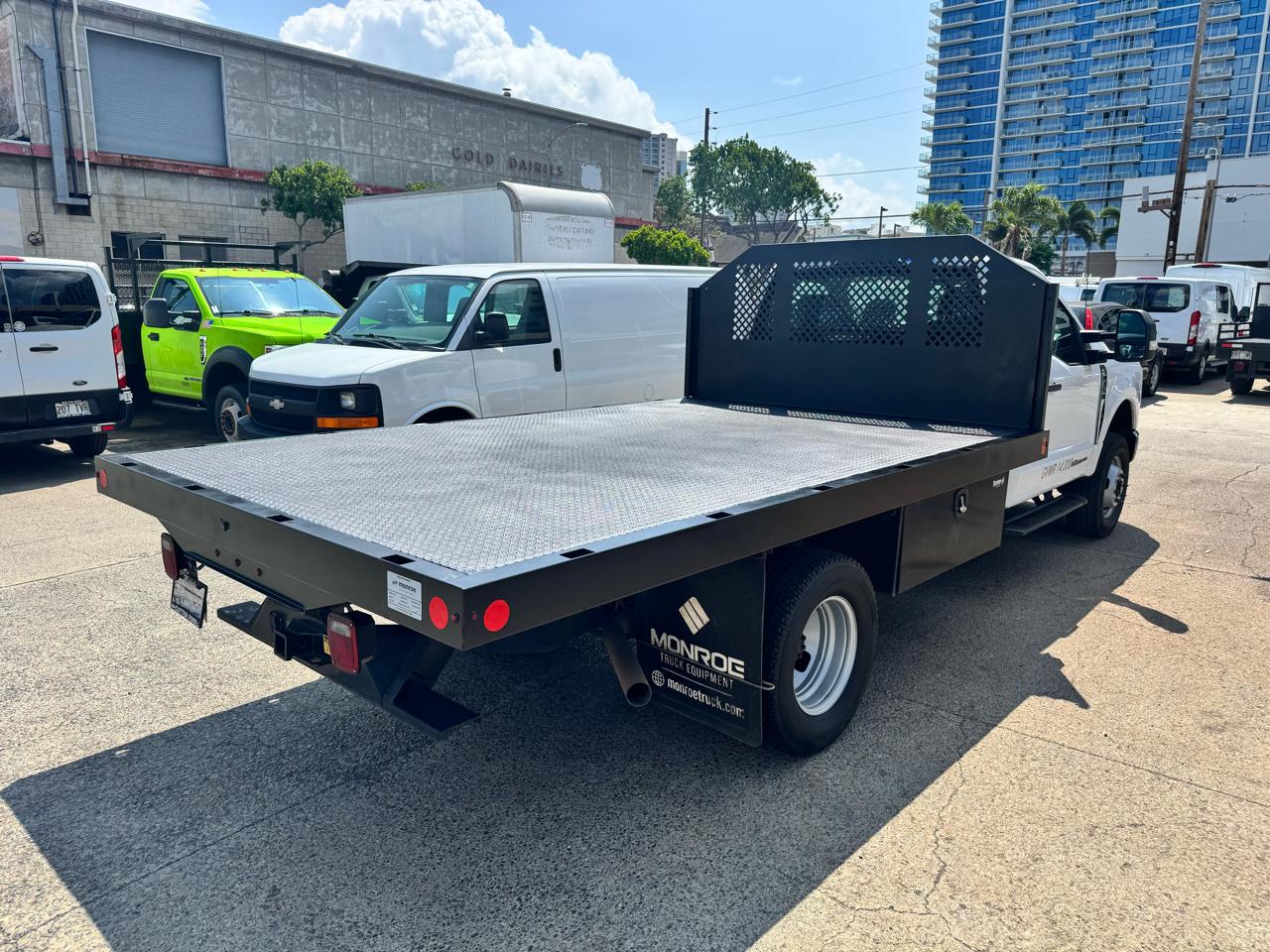 Ford Super Duty F-350 DRW XLT 4WD Reg Cab 145" WB 60" CA 2023