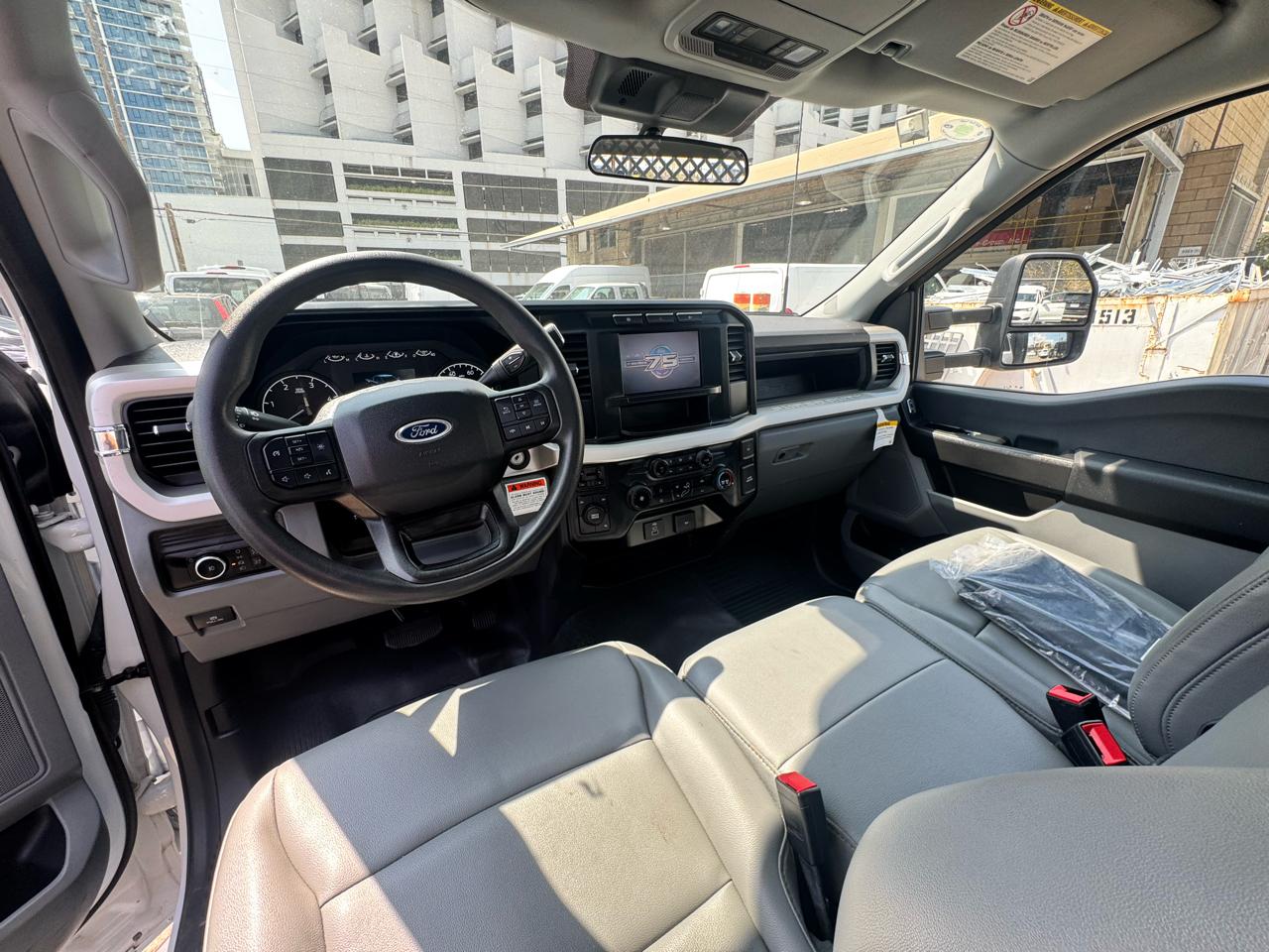Ford Super Duty F-350 DRW XLT 4WD Reg Cab 145" WB 60" CA 2023