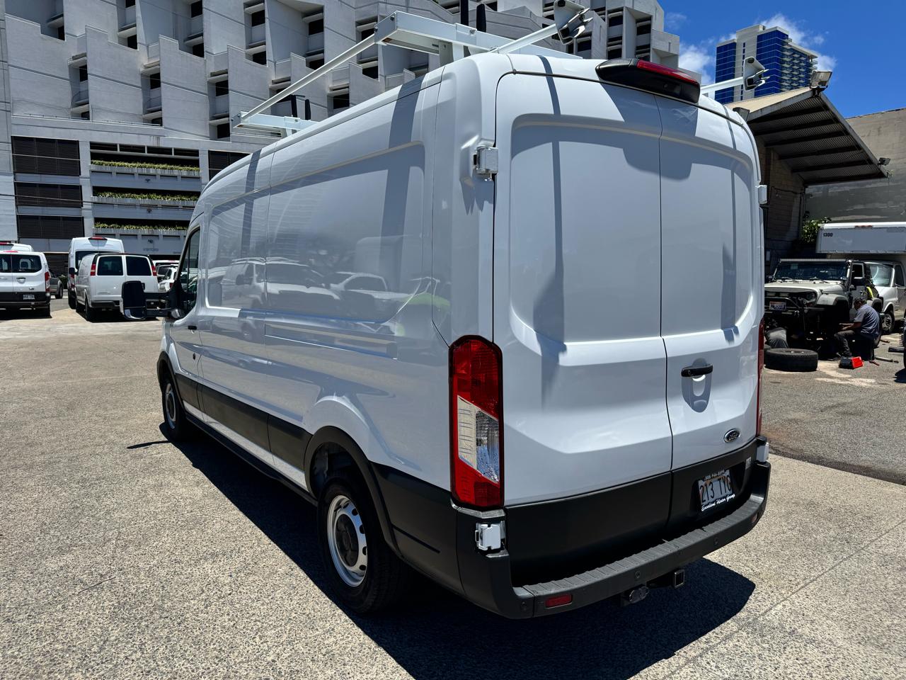 Ford Transit Cargo Van T-250 130" Med Rf 9070 GVWR RWD 2023