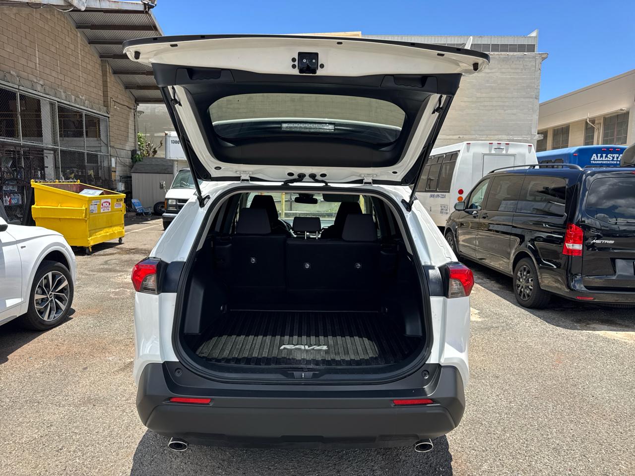 Toyota RAV4 XLE FWD (Natl) 2025