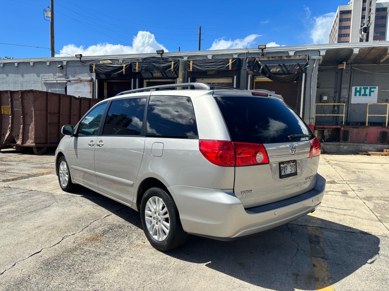 Toyota Sienna 5dr 7-Pass Van XLE FWD (Natl) 2009