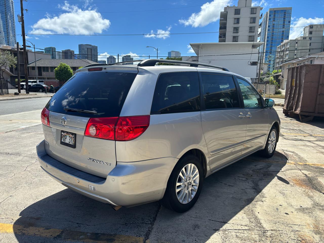Toyota Sienna 5dr 7-Pass Van XLE FWD (Natl) 2009