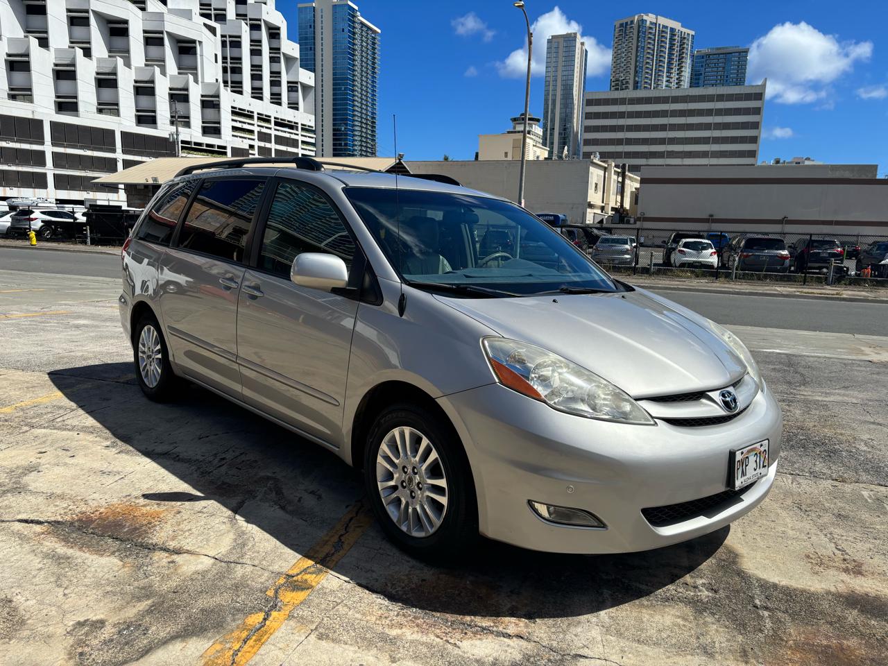 Toyota Sienna 5dr 7-Pass Van XLE FWD (Natl) 2009