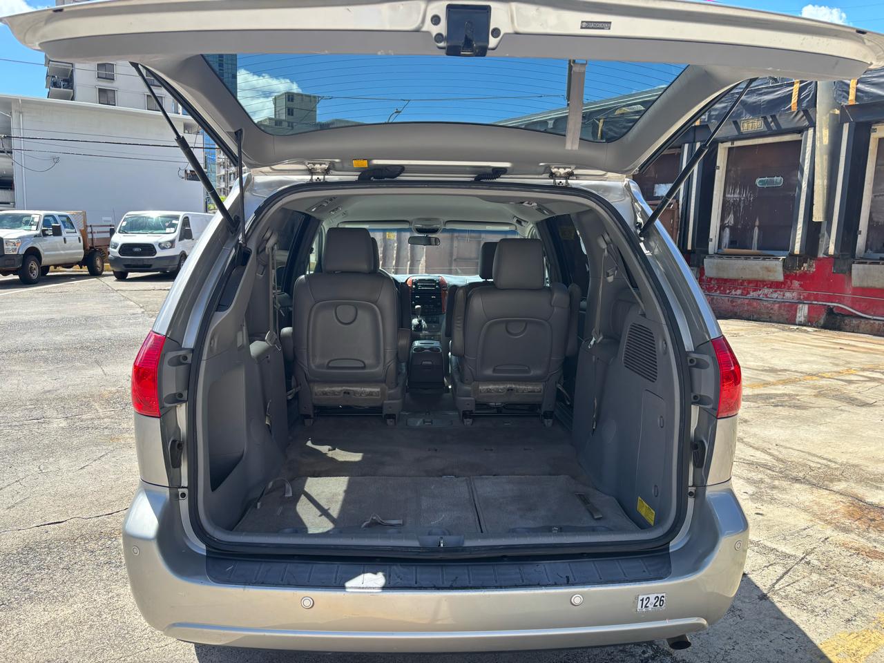 Toyota Sienna 5dr 7-Pass Van XLE FWD (Natl) 2009