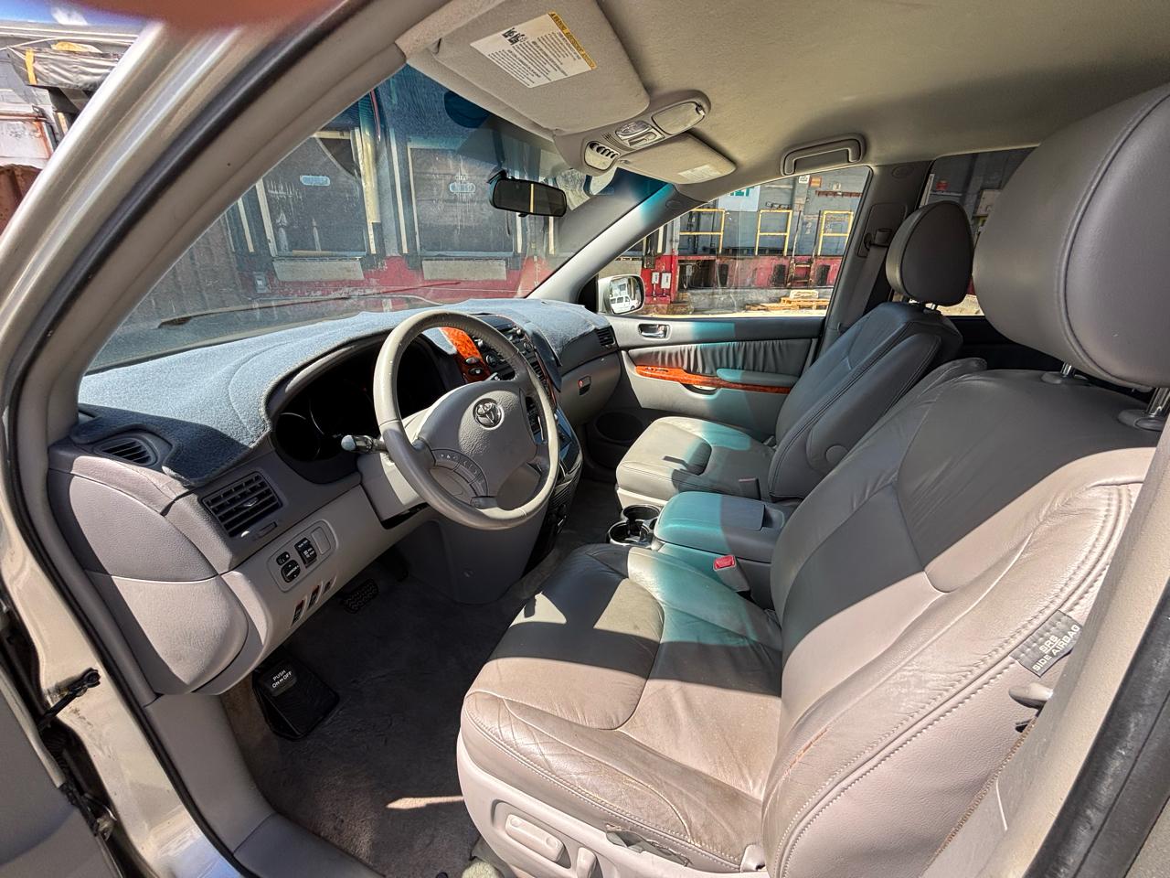 Toyota Sienna 5dr 7-Pass Van XLE FWD (Natl) 2009