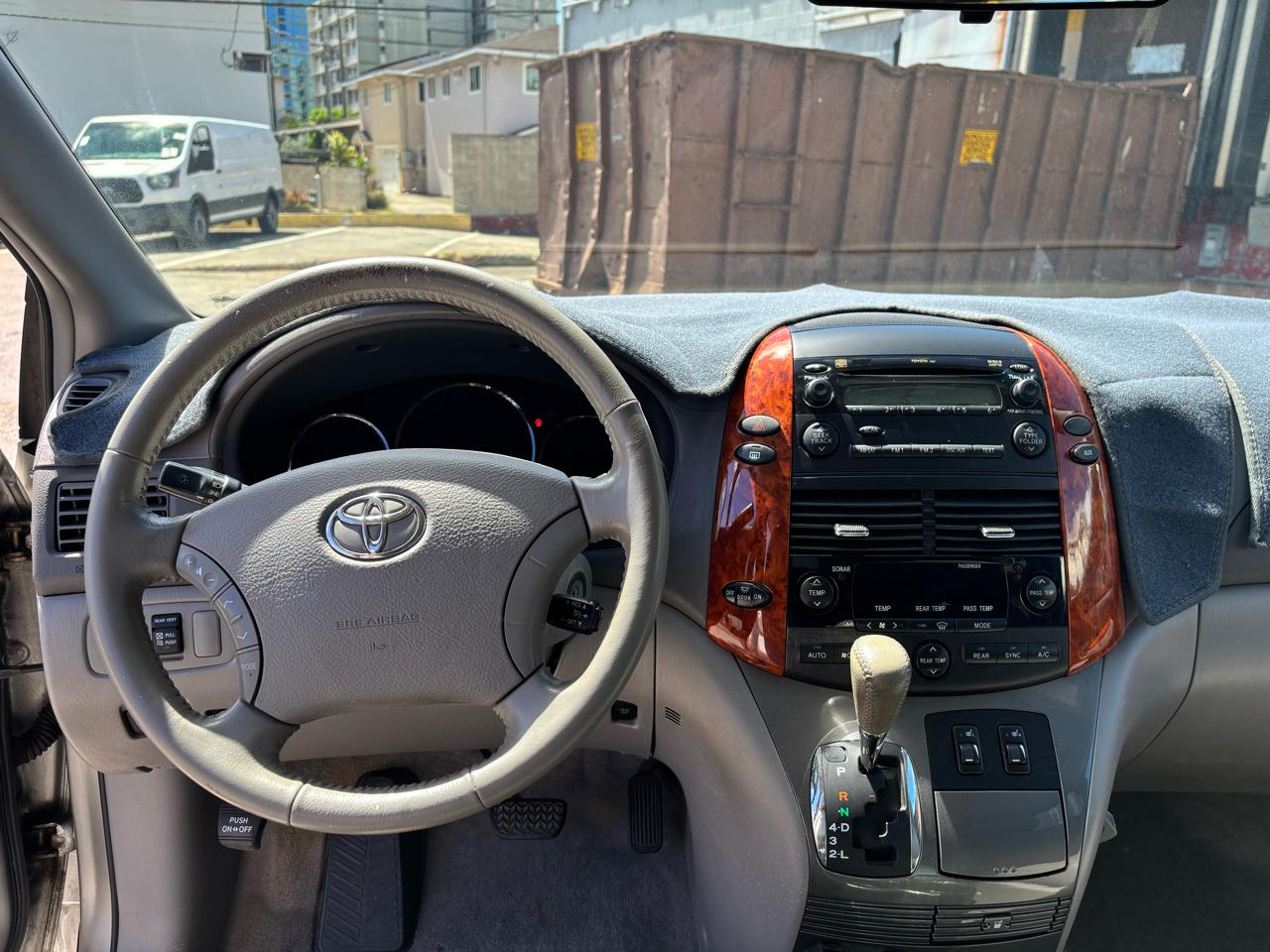 Toyota Sienna 5dr 7-Pass Van XLE FWD (Natl) 2009
