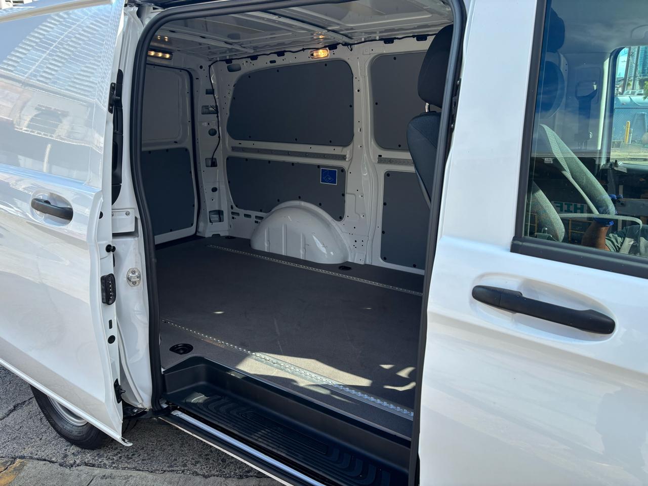 Mercedes-Benz Metris Cargo Van Standard Roof 126" Wheelbase 2023
