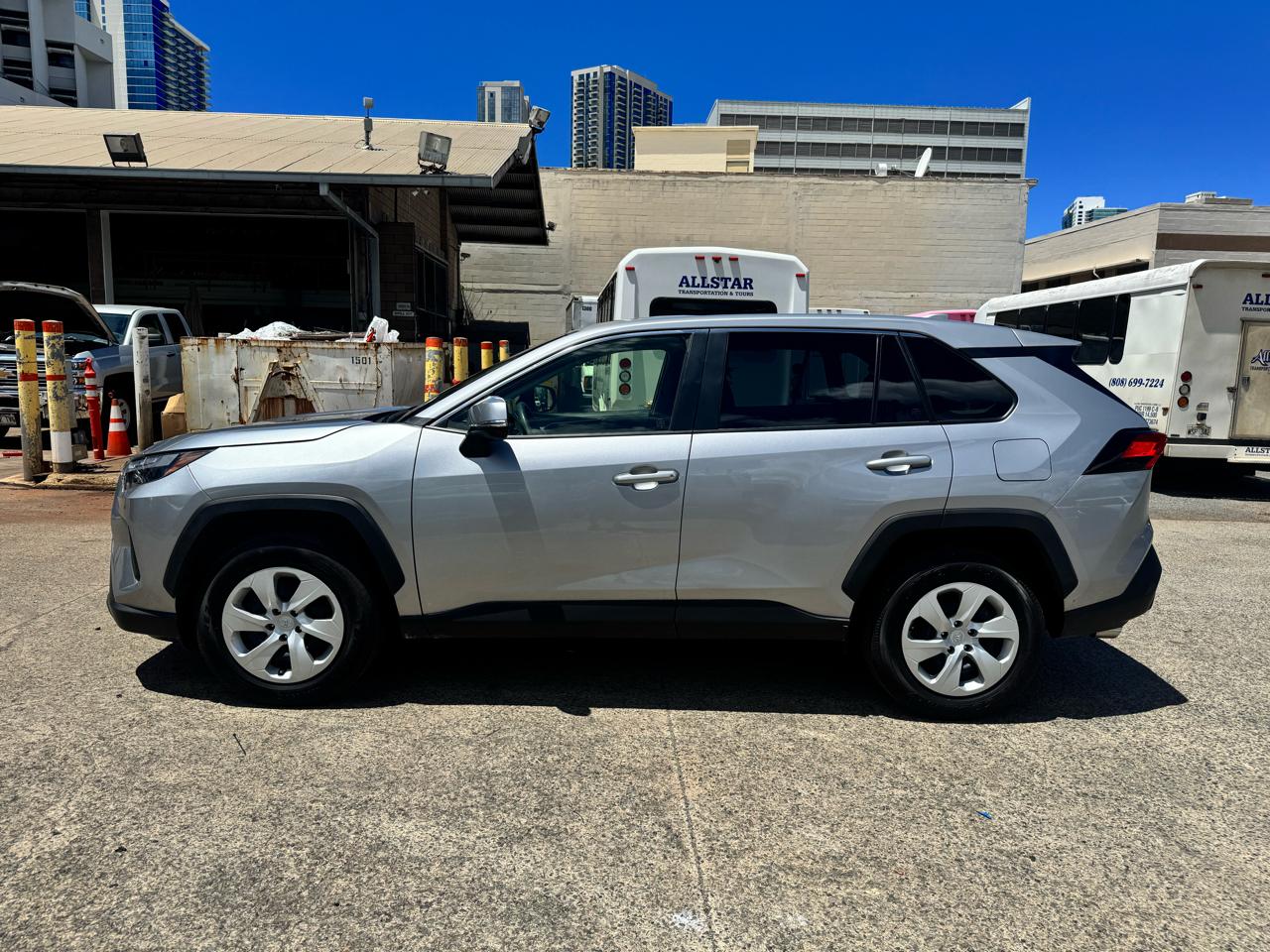 Toyota RAV4 LE FWD (Natl) 2025