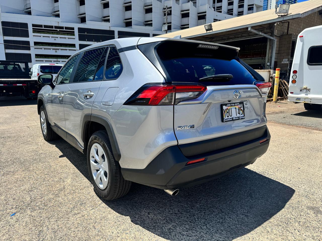 Toyota RAV4 LE FWD (Natl) 2025