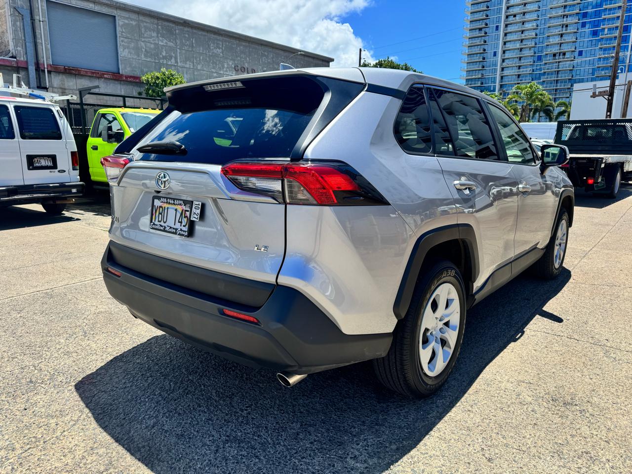 Toyota RAV4 LE FWD (Natl) 2025