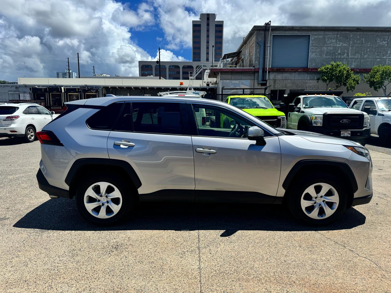 Toyota RAV4 LE FWD (Natl) 2025