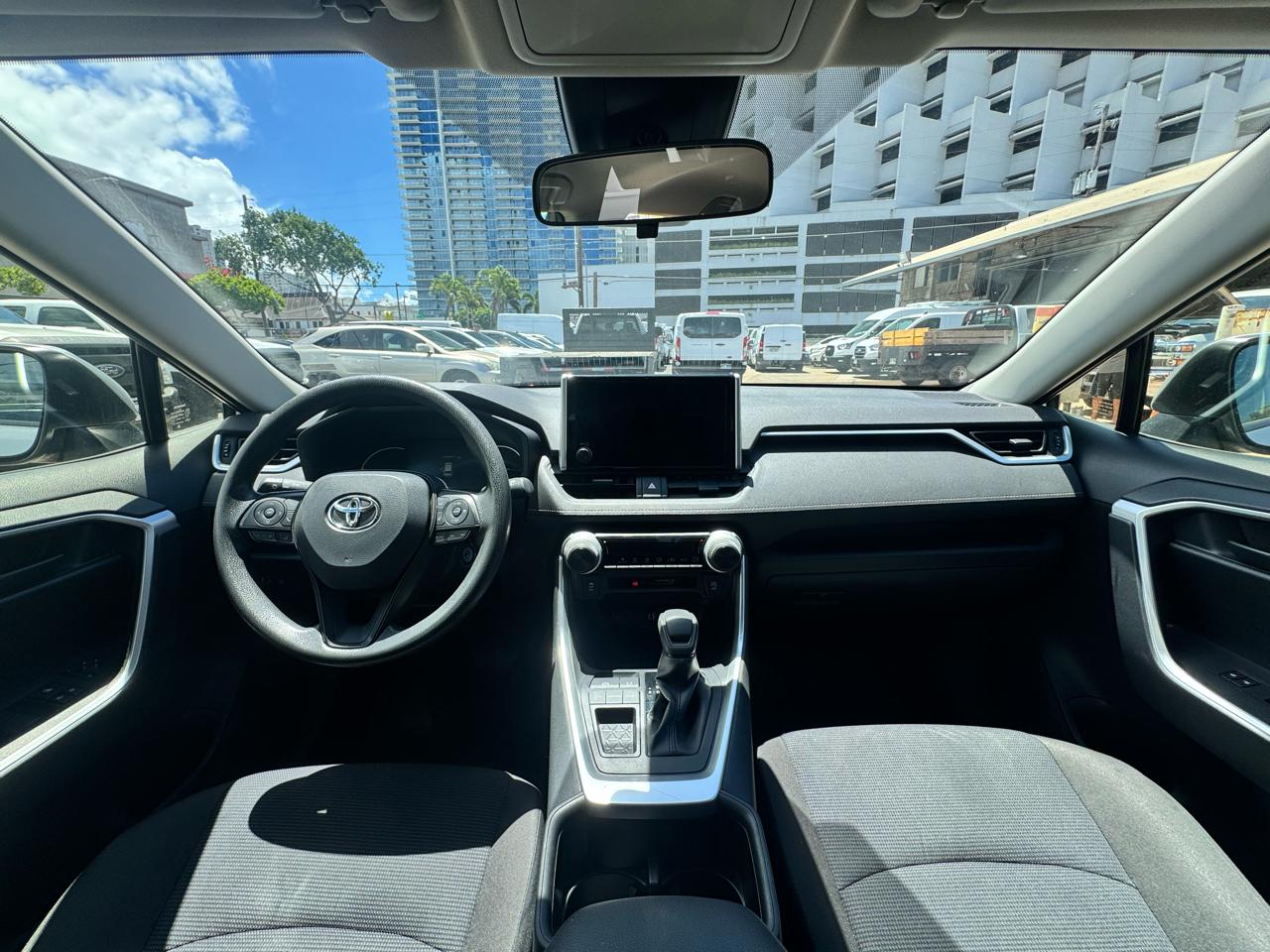 Toyota RAV4 LE FWD (Natl) 2025