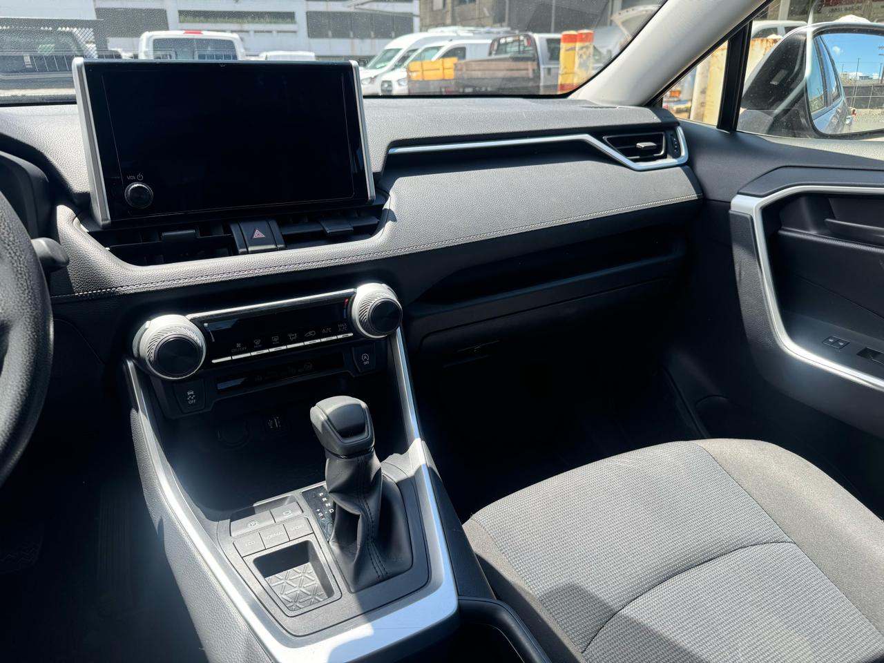 Toyota RAV4 LE FWD (Natl) 2025