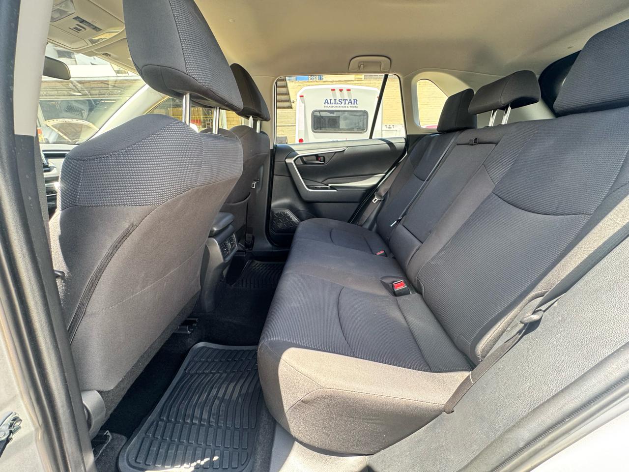 Toyota RAV4 LE FWD (Natl) 2025