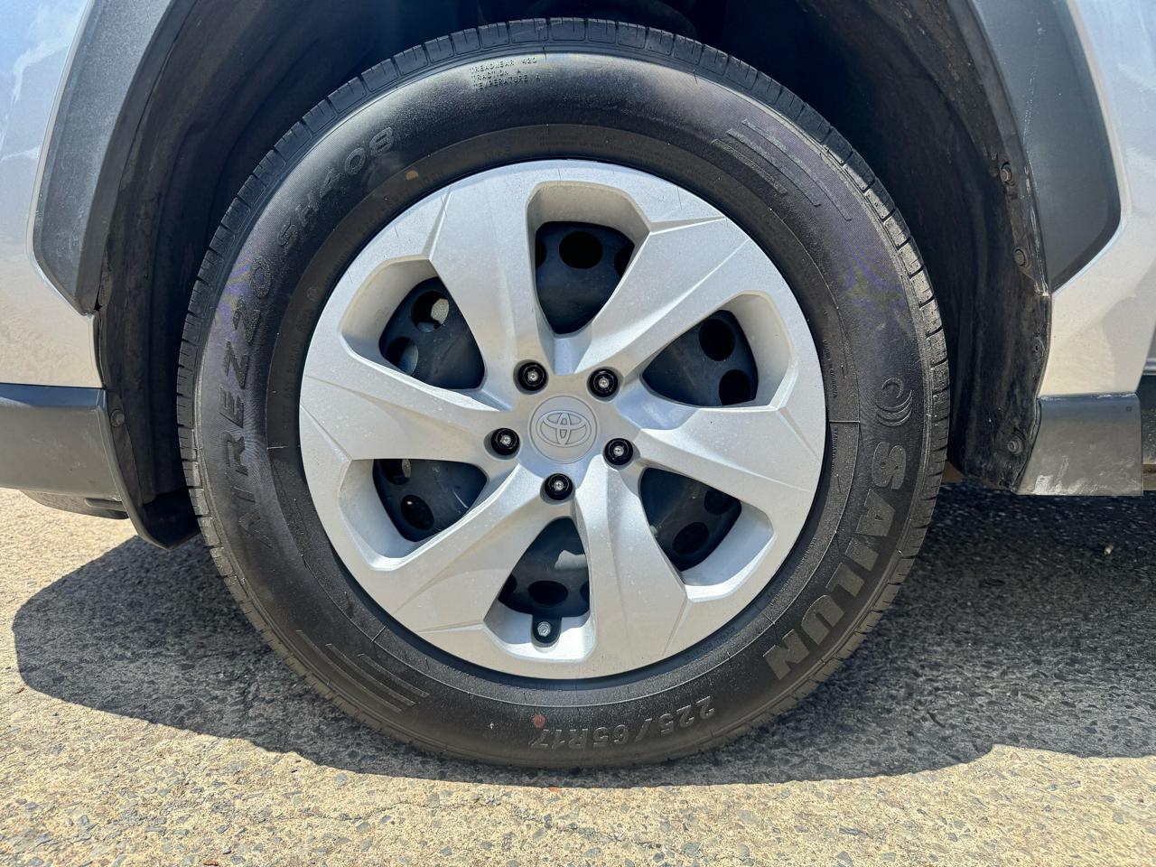 Toyota RAV4 LE FWD (Natl) 2025