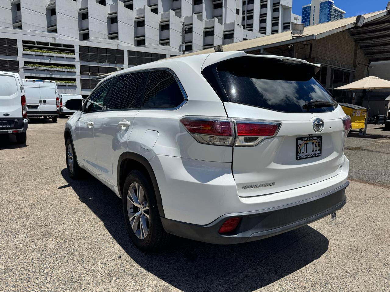 Toyota Highlander FWD 4dr V6 LE (Natl) 2015