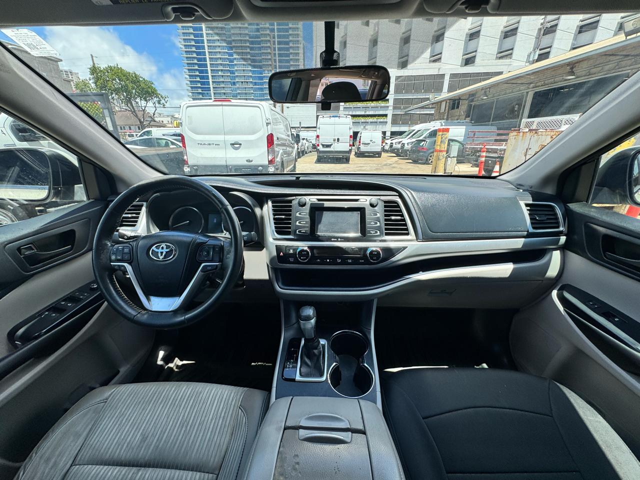 Toyota Highlander FWD 4dr V6 LE (Natl) 2015