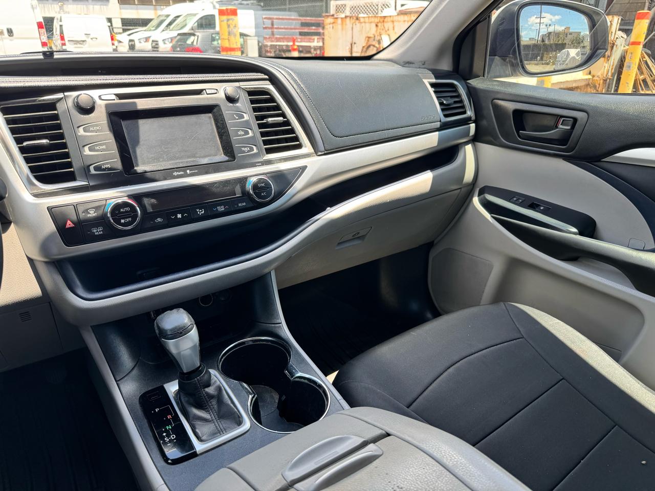 Toyota Highlander FWD 4dr V6 LE (Natl) 2015