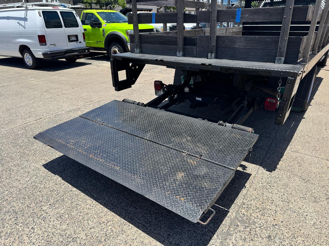 Ford Super Duty F-550 DRW XLT 4WD Reg Cab 145" WB 60" CA 2021
