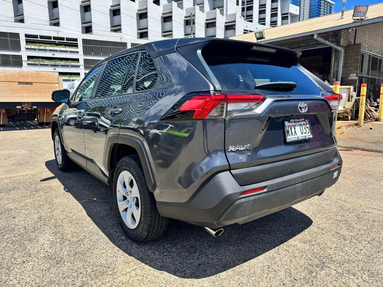 Toyota RAV4 LE FWD (Natl) 2024