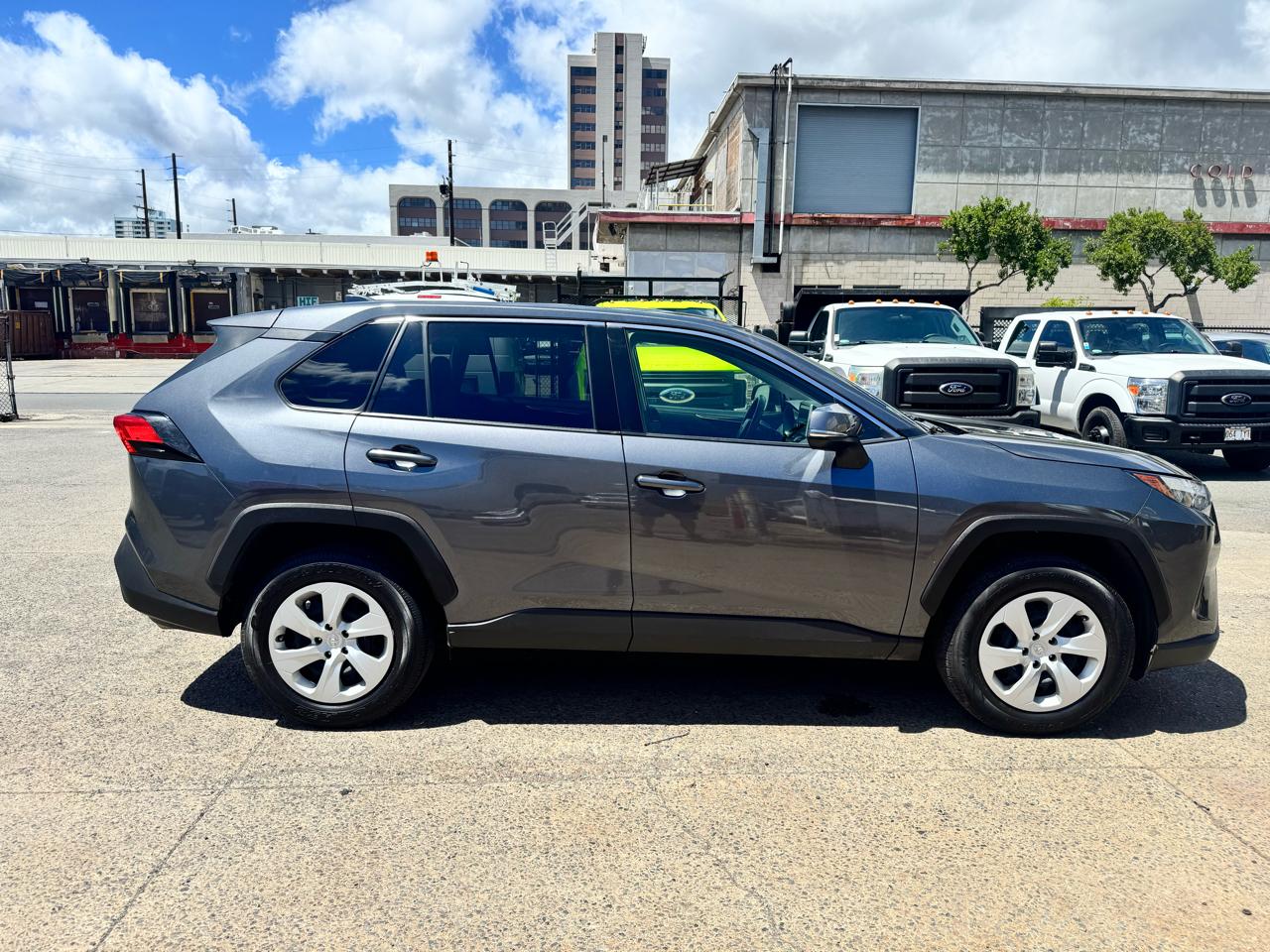 Toyota RAV4 LE FWD (Natl) 2024