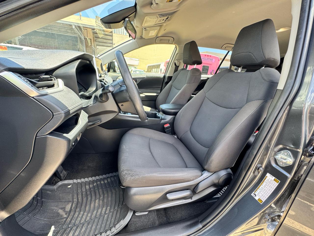 Toyota RAV4 LE FWD (Natl) 2024