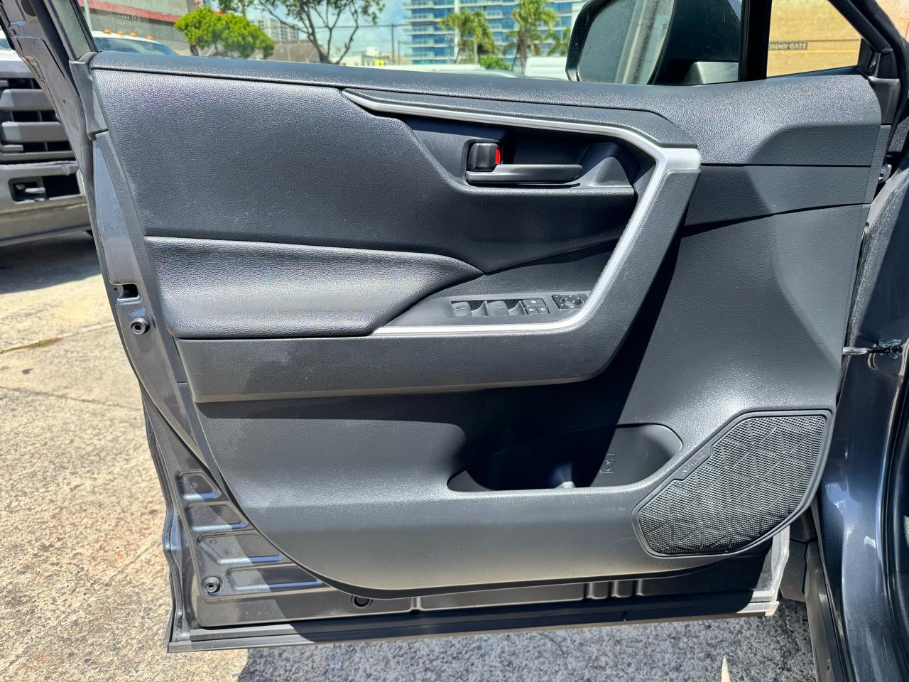 Toyota RAV4 LE FWD (Natl) 2024