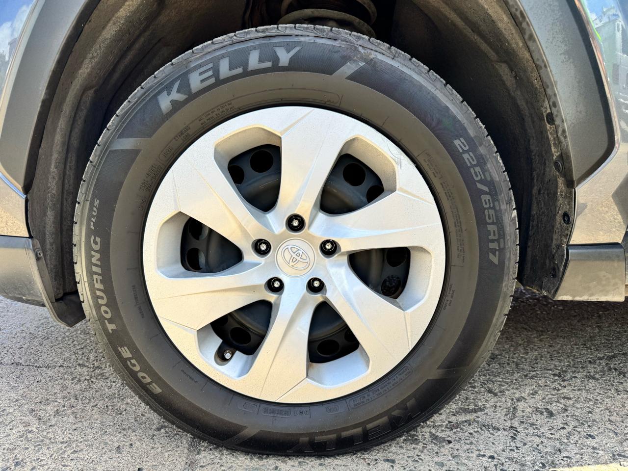 Toyota RAV4 LE FWD (Natl) 2024
