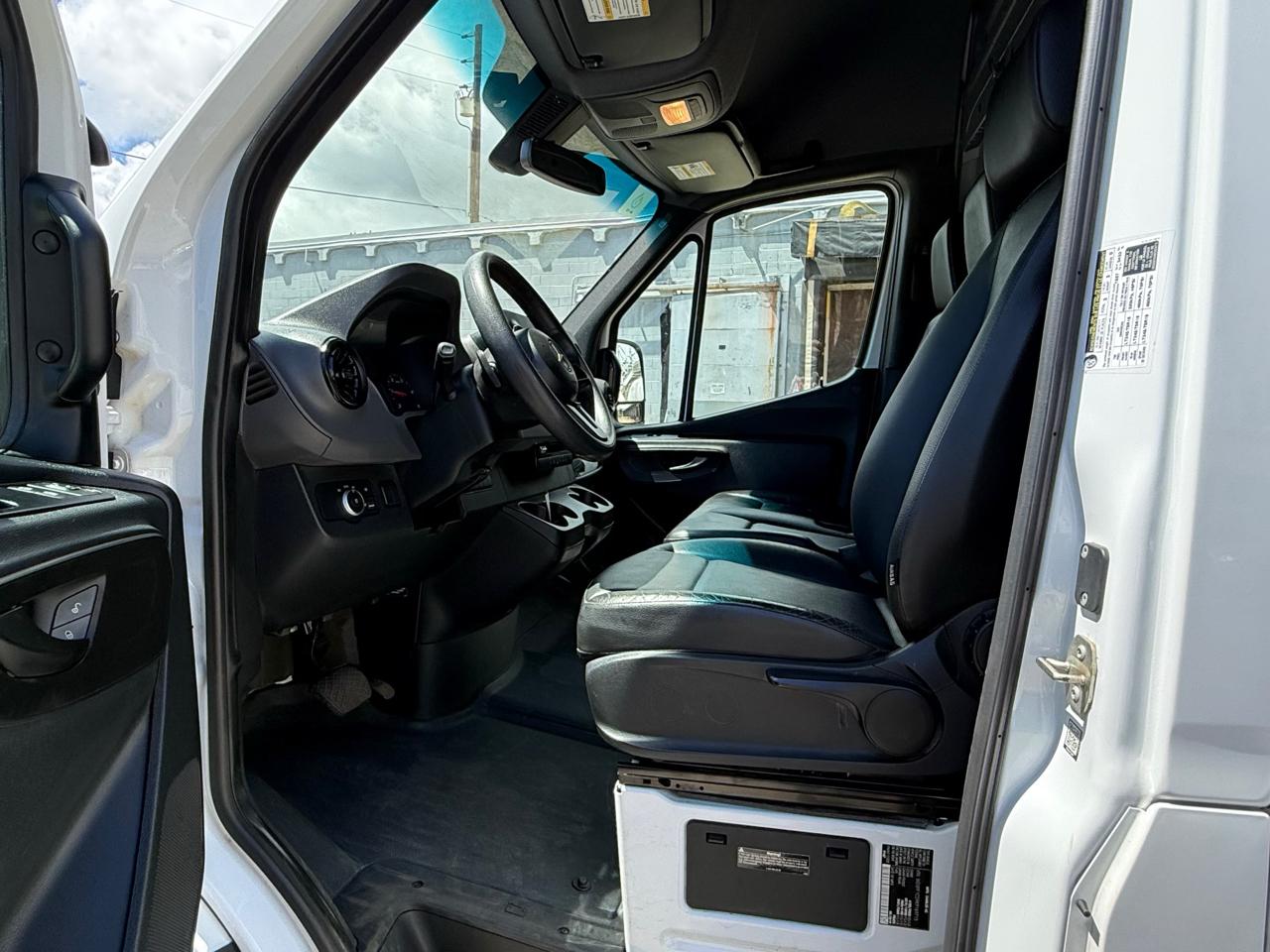 Mercedes-Benz Sprinter Cargo Van 2500 High Roof V6 170" RWD 2019