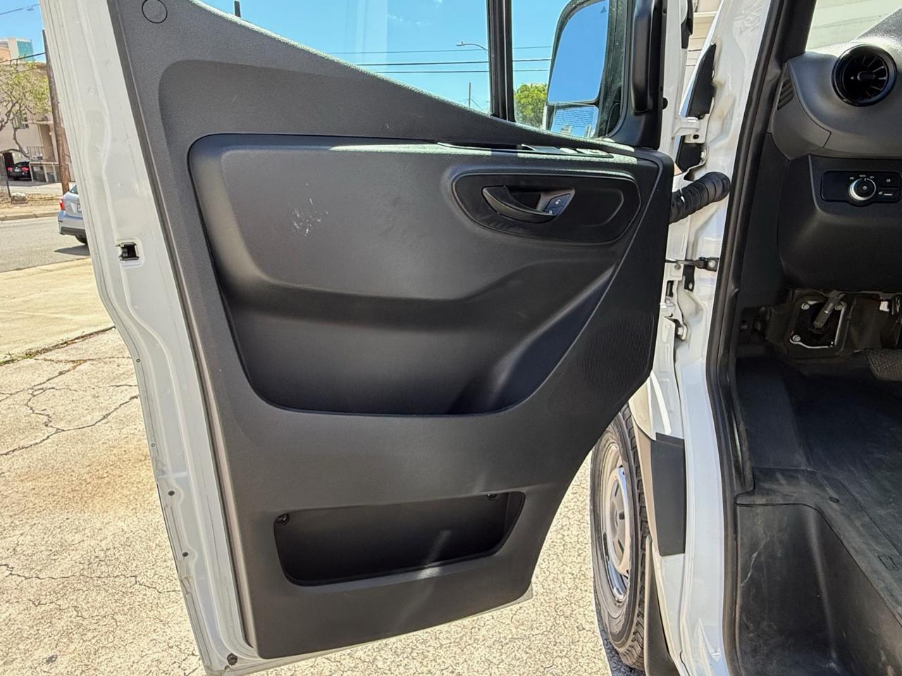 Mercedes-Benz Sprinter Cargo Van 2500 High Roof V6 170" RWD 2019