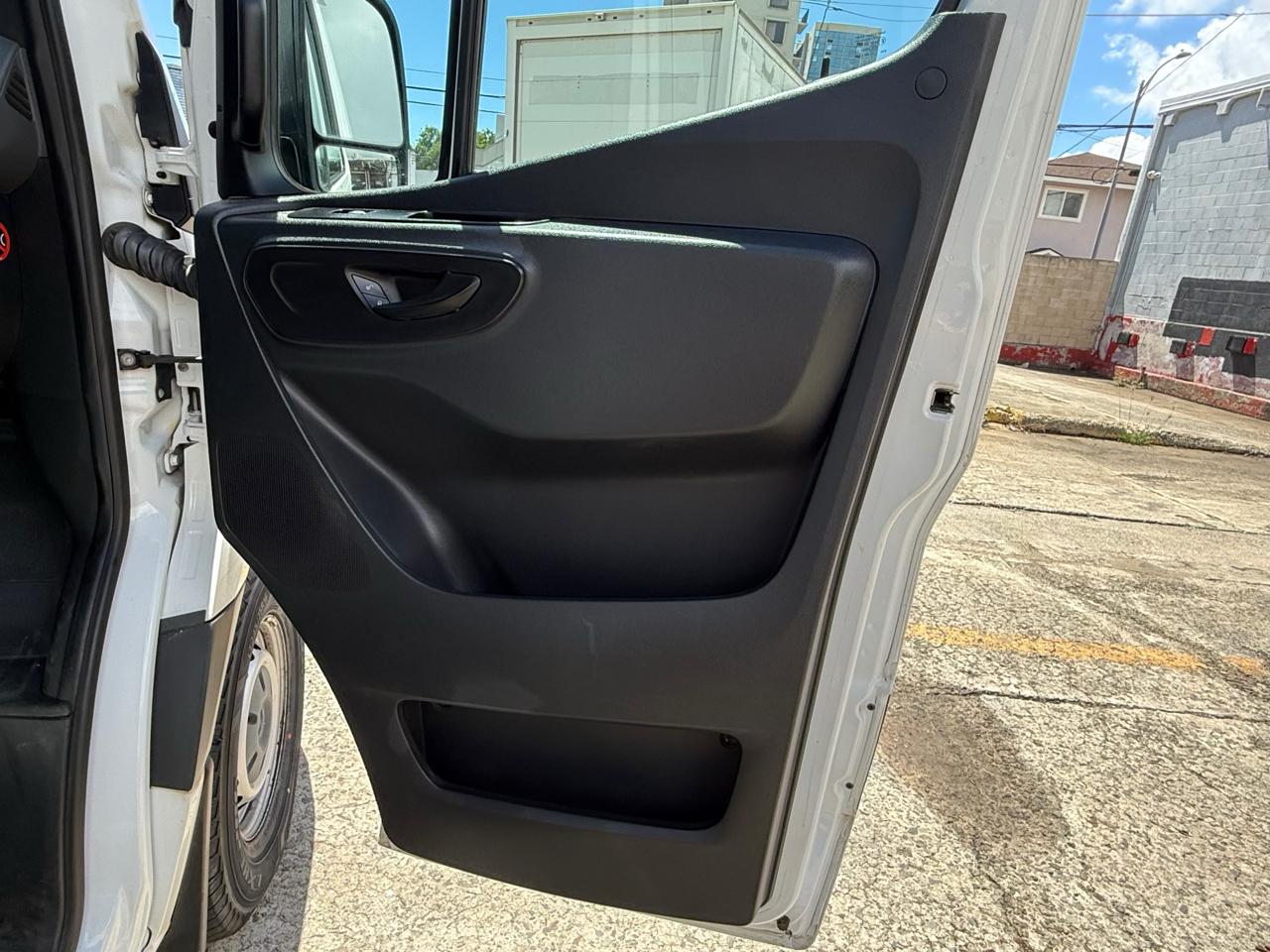 Mercedes-Benz Sprinter Cargo Van 2500 High Roof V6 170" RWD 2019