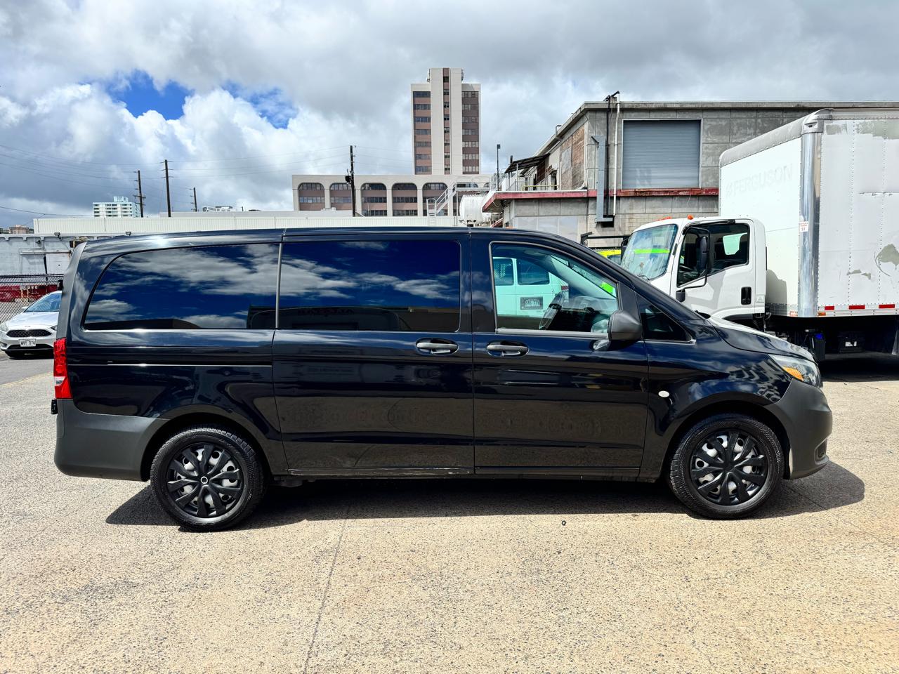 Mercedes-Benz Metris Passenger Van Standard Roof 126" Wheelbase 2019