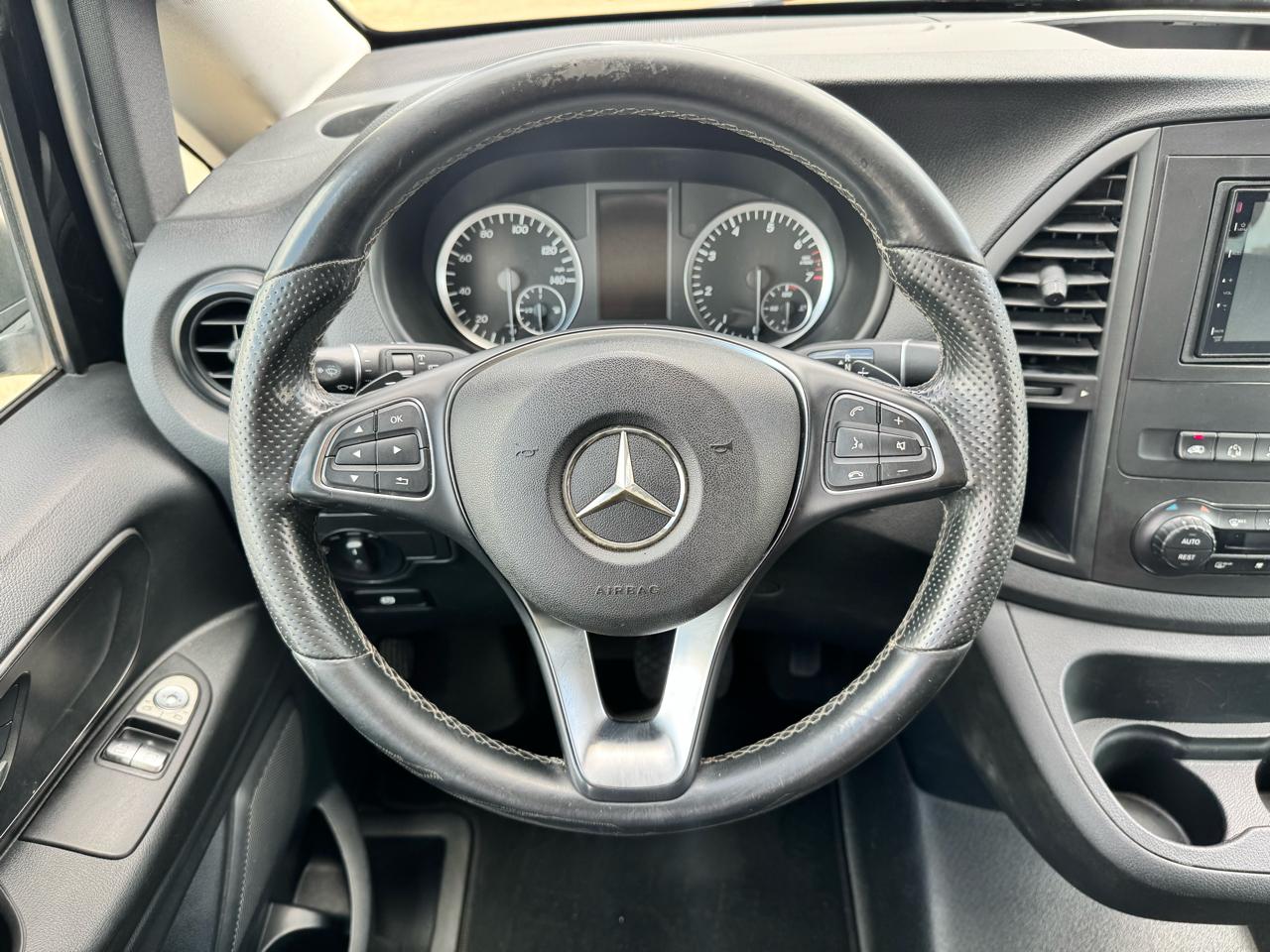 Mercedes-Benz Metris Passenger Van Standard Roof 126" Wheelbase 2019
