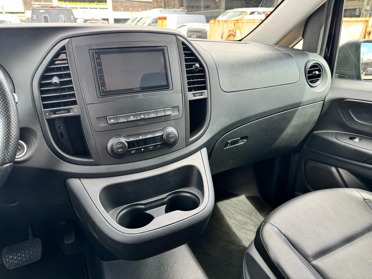 Mercedes-Benz Metris Passenger Van Standard Roof 126" Wheelbase 2019