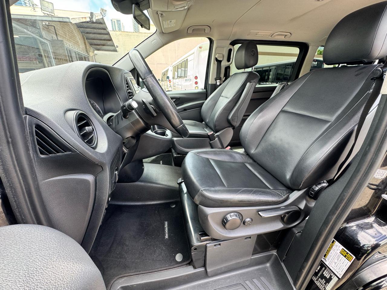 Mercedes-Benz Metris Passenger Van Standard Roof 126" Wheelbase 2019