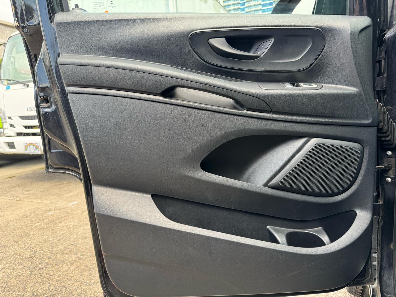 Mercedes-Benz Metris Passenger Van Standard Roof 126" Wheelbase 2019