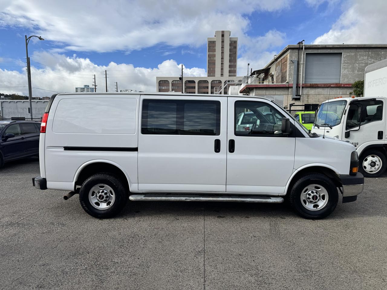 GMC Savana Cargo Van RWD 2500 135" 2021