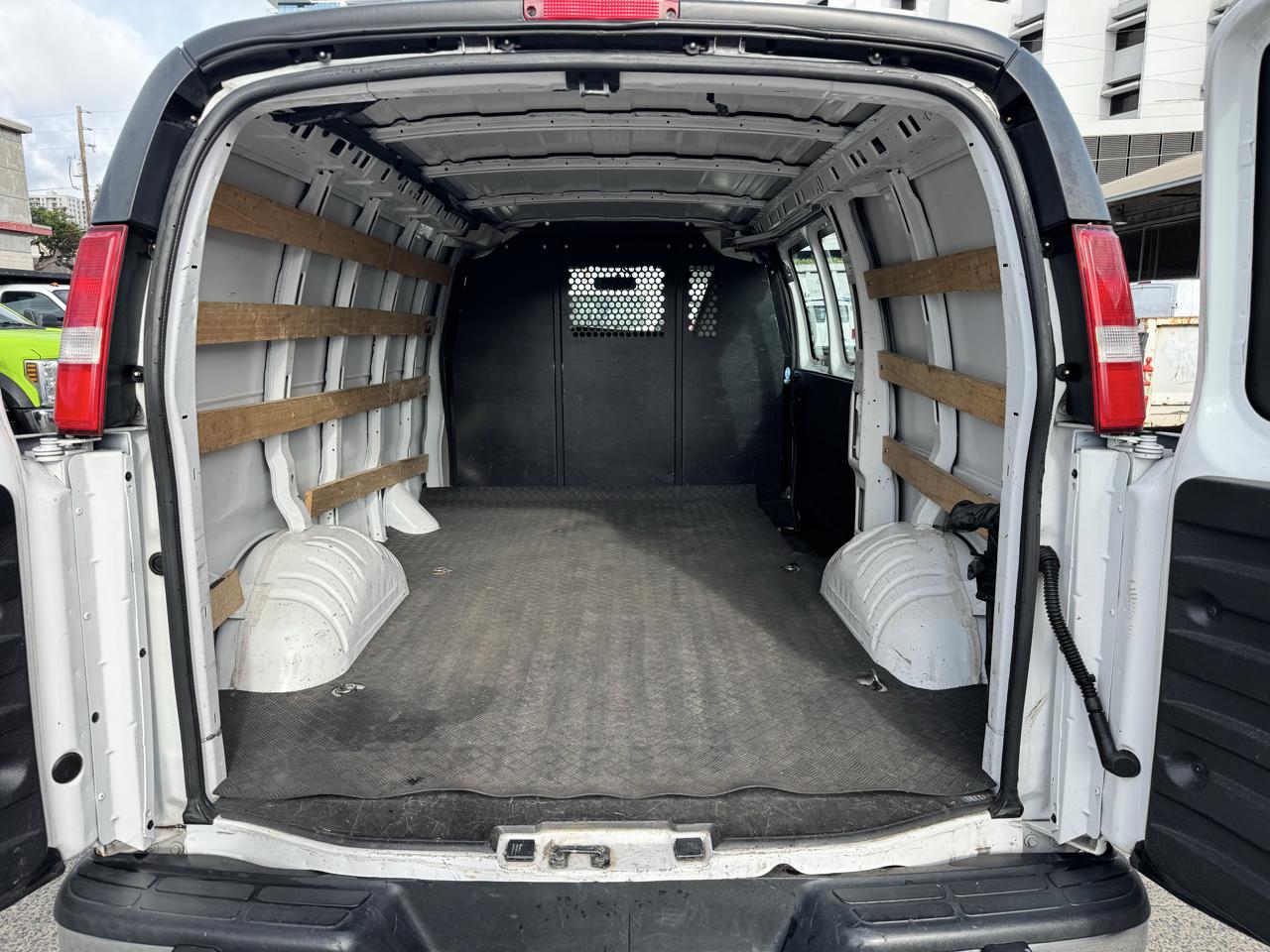 GMC Savana Cargo Van RWD 2500 135" 2021
