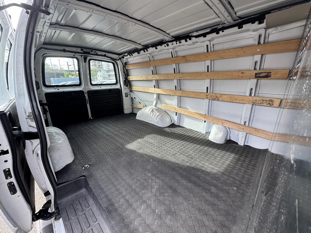 GMC Savana Cargo Van RWD 2500 135" 2021