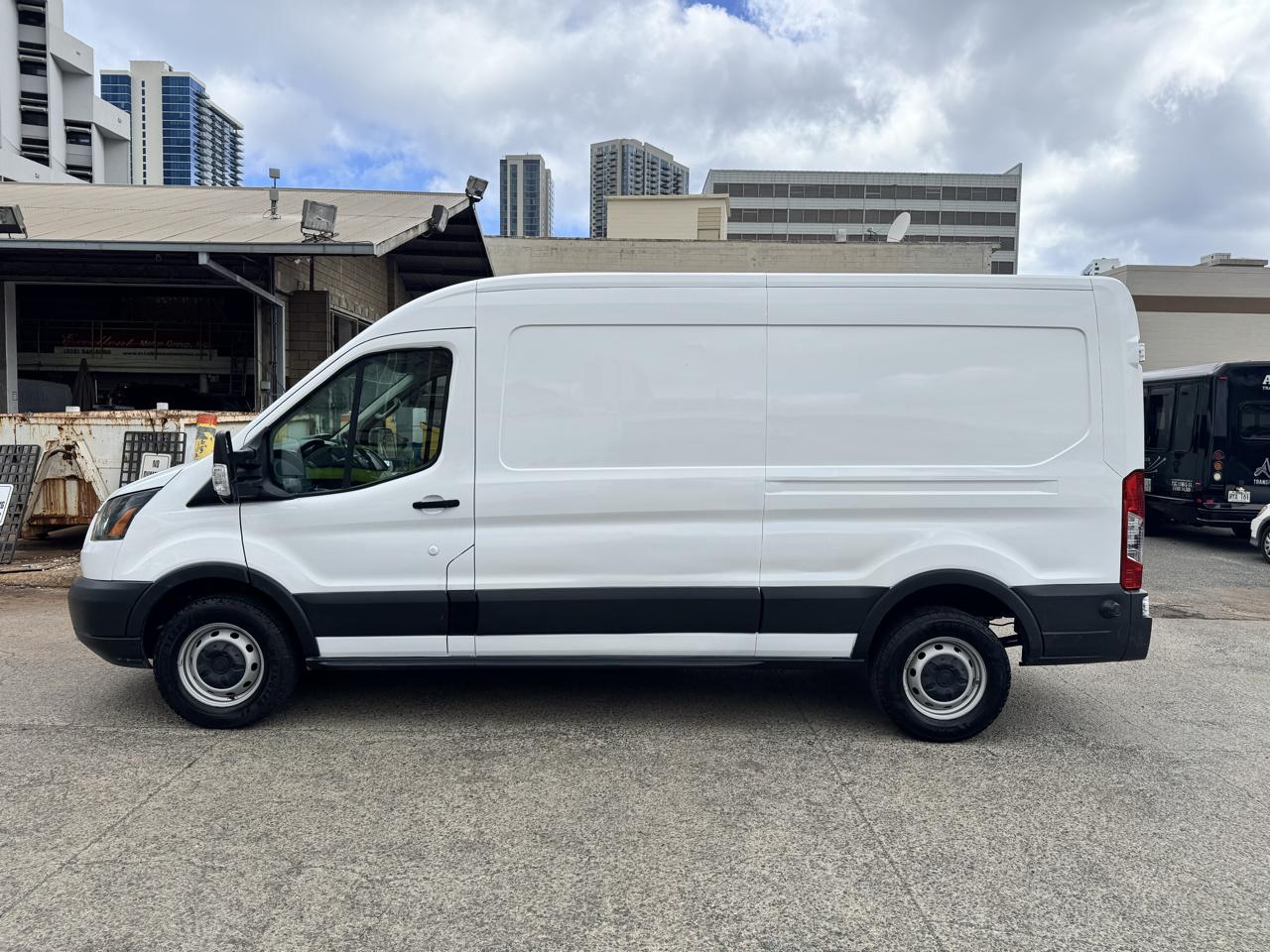 Ford Transit Van T-250 148" Med Rf 9000 GVWR Sliding RH Dr 2018