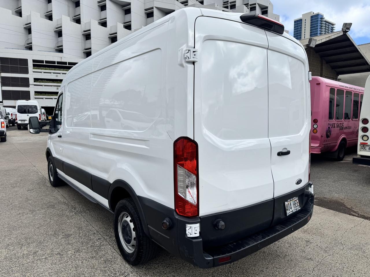 Ford Transit Van T-250 148" Med Rf 9000 GVWR Sliding RH Dr 2018