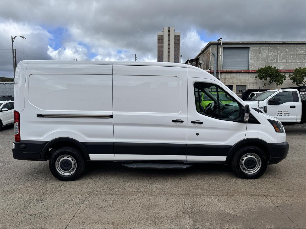 Ford Transit Van T-250 148" Med Rf 9000 GVWR Sliding RH Dr 2018