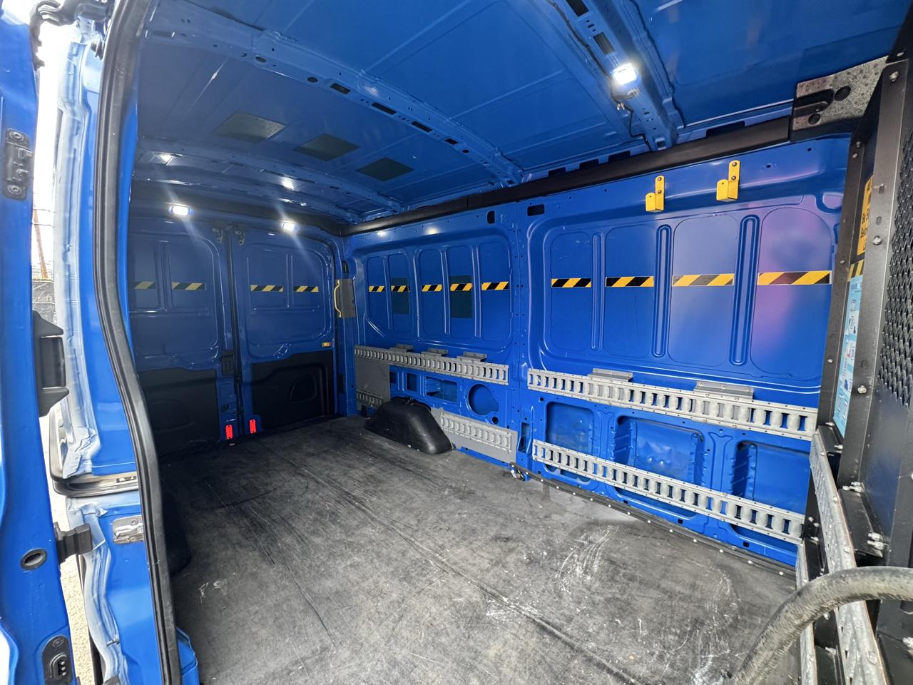 Ford Transit Van T-250 148" Med Rf 9000 GVWR Sliding RH Dr 2018